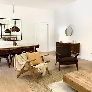 https://cosy-spacious-and-central.find-berlin-hotels.com