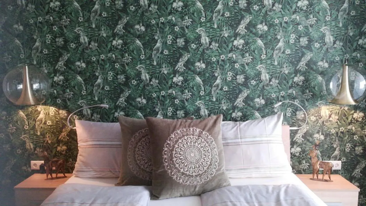 Maurers Schlierseetraum: Stylish Ground Floor Apartment with Enclosed Terrace
