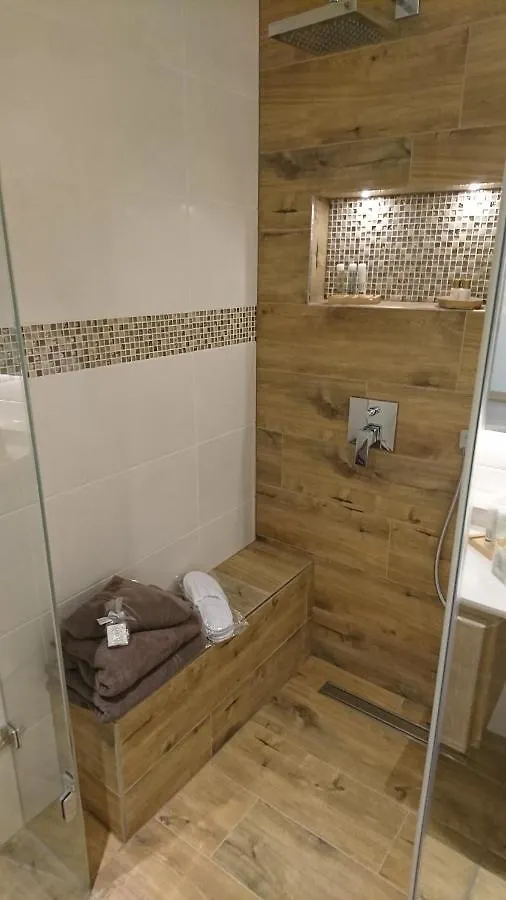Maurers Schlierseetraum: Stylish Ground Floor Apartment with Enclosed Terrace Germany