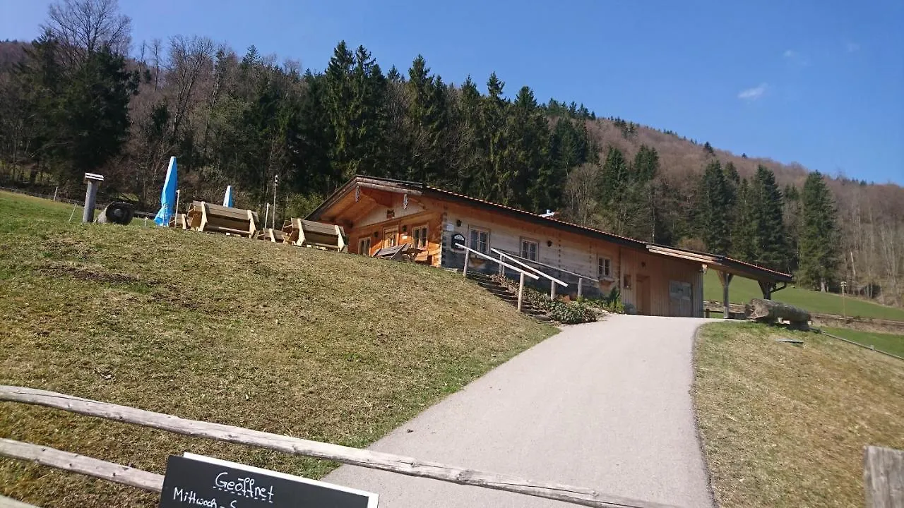 Maurers Schlierseetraum: Stylish Ground Floor Apartment with Enclosed Terrace 0*, Schliersee