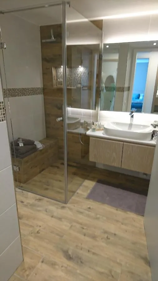 Maurers Schlierseetraum: Stylish Ground Floor Apartment with Enclosed Terrace 0*, Schliersee Germany
